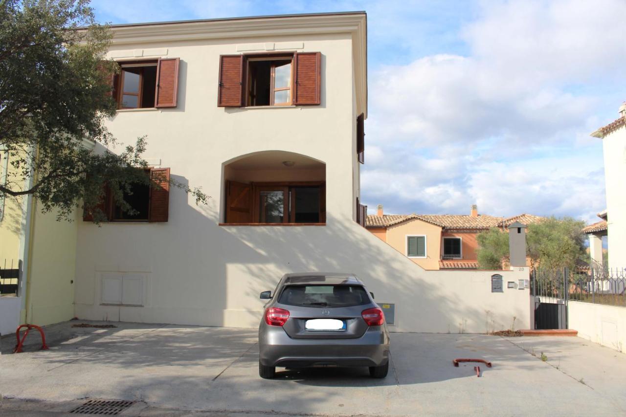 Casa A Due Passi Dal Mare Àrbatax Exterior foto